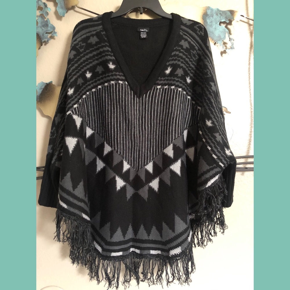 Rue 21 black & gray sweater poncho OS